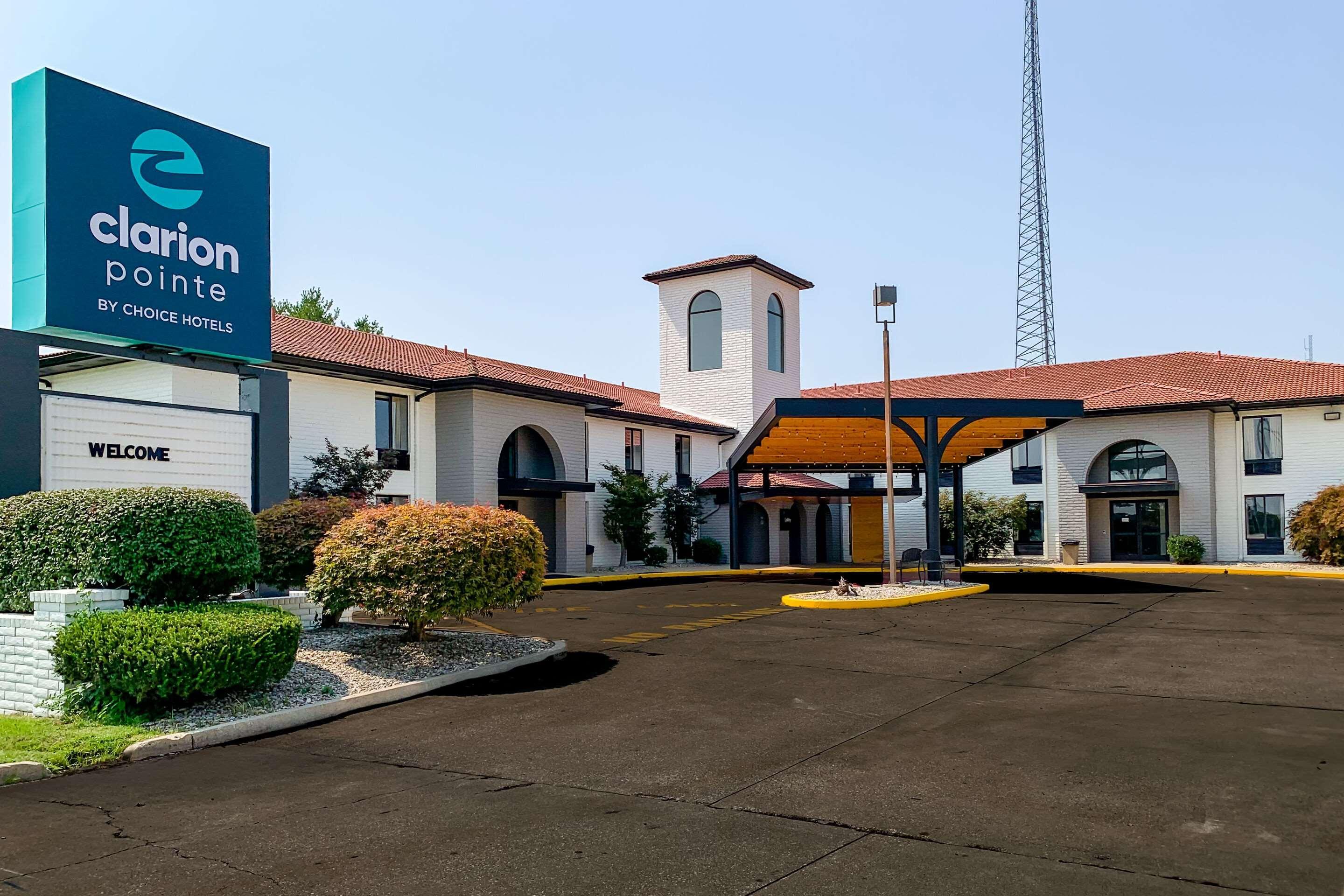 Clarion Pointe Richmond North Near University Exterior photo
