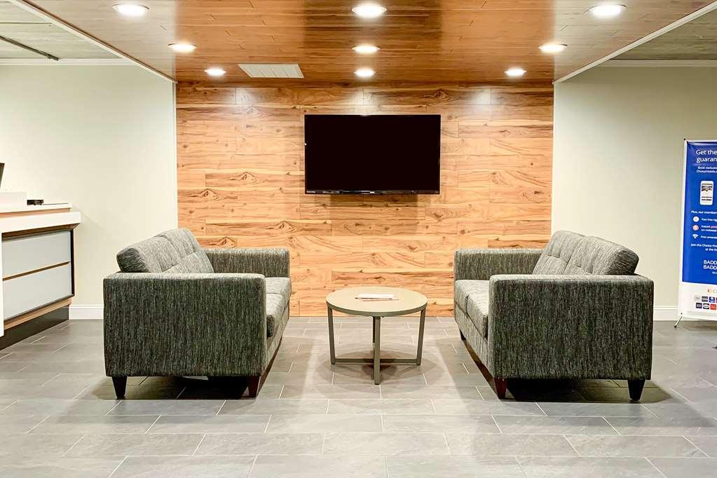 Clarion Pointe Richmond North Near University Interior photo