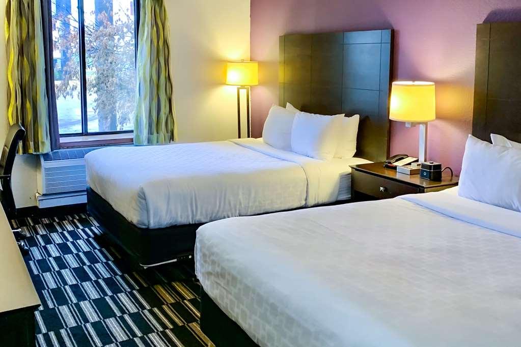 Clarion Pointe Richmond North Near University Room photo