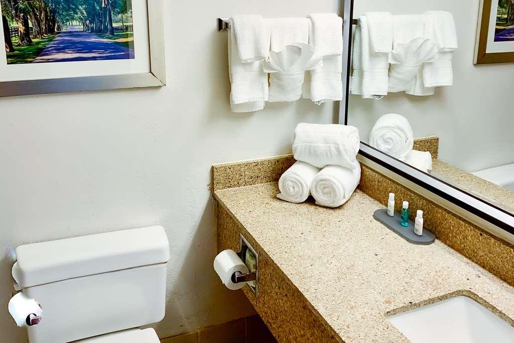 Clarion Pointe Richmond North Near University Room photo